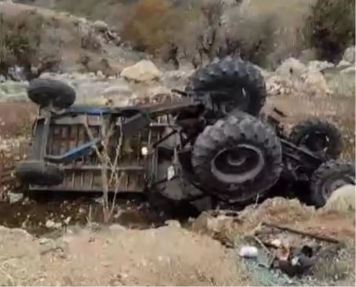 Şırnak'ta traktör devrildi: 12 yaralı
