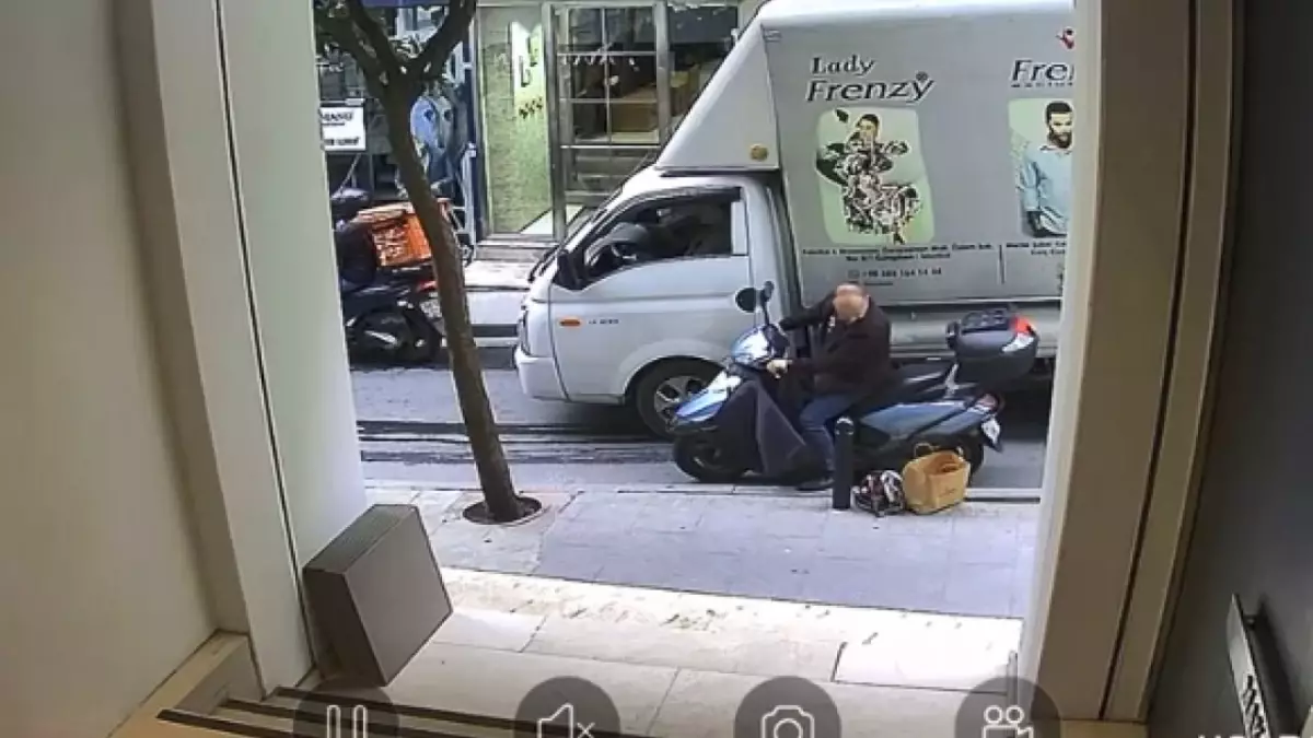 Şişli'de Motosikletli Kişi Kaldırımda Taşlama Makinesi Çaldı