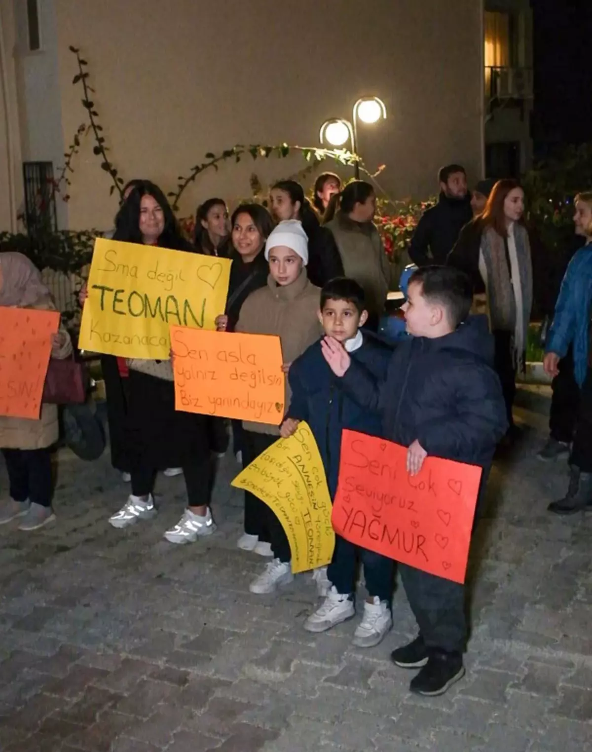 SMA'lı Teoman bebeğin annesine doğum günü sürprizi