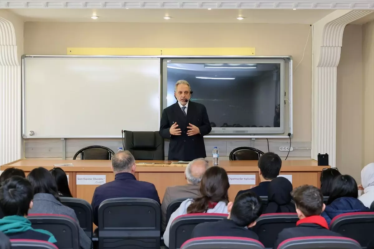 Talas Belediye Başkanı Yalçın lise öğrencileriyle bir araya geldi