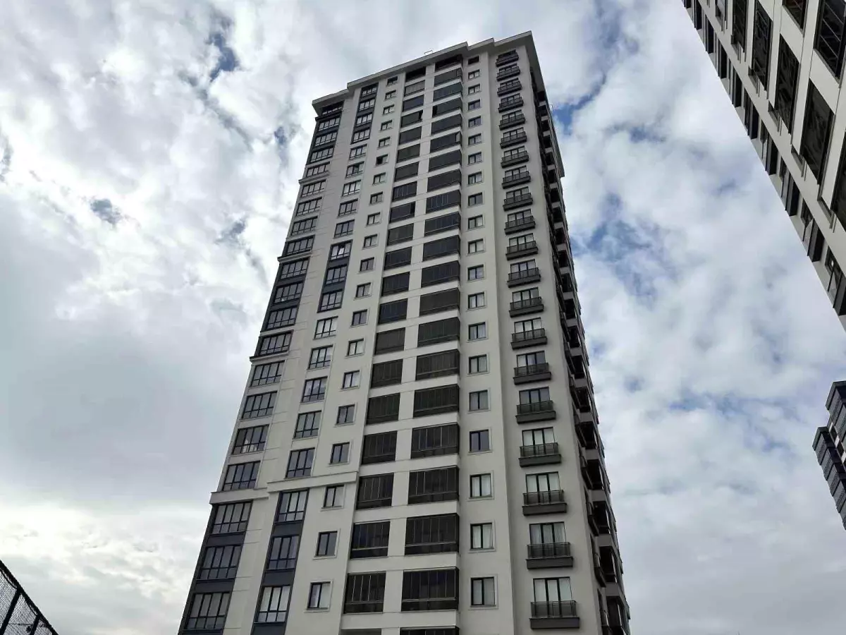 Binanın 14'üncü katından düşerek ölen kadının nişanlısı beraat etti