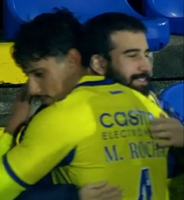 This is madness! He traveled 3200 kilometers and supported his team alone