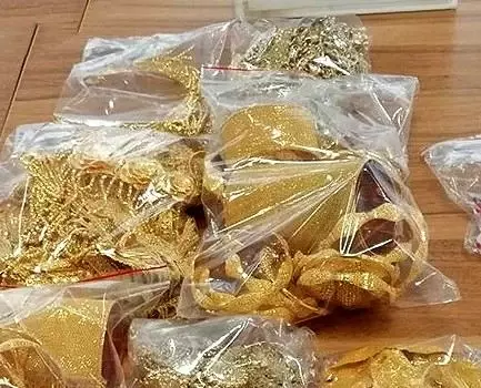 ceplerindeki 200 bin euro degerindeki altin v 19378614 o