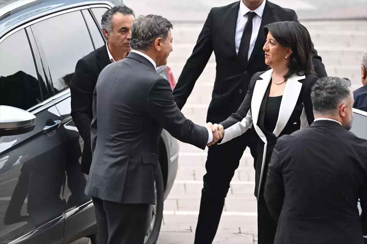 CHP Genel Başkanı Özel, DEM Parti heyeti ile görüştü