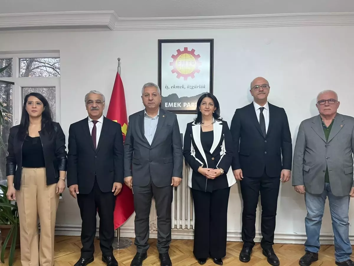 DEM Parti İmralı Heyeti EMEP Genel Başkanı Seyit Aslan'ı Ziyaret Etti