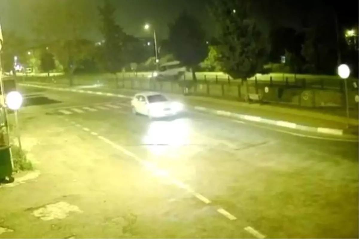 Dereye uçan minibüsün sürücüsü yaralandı