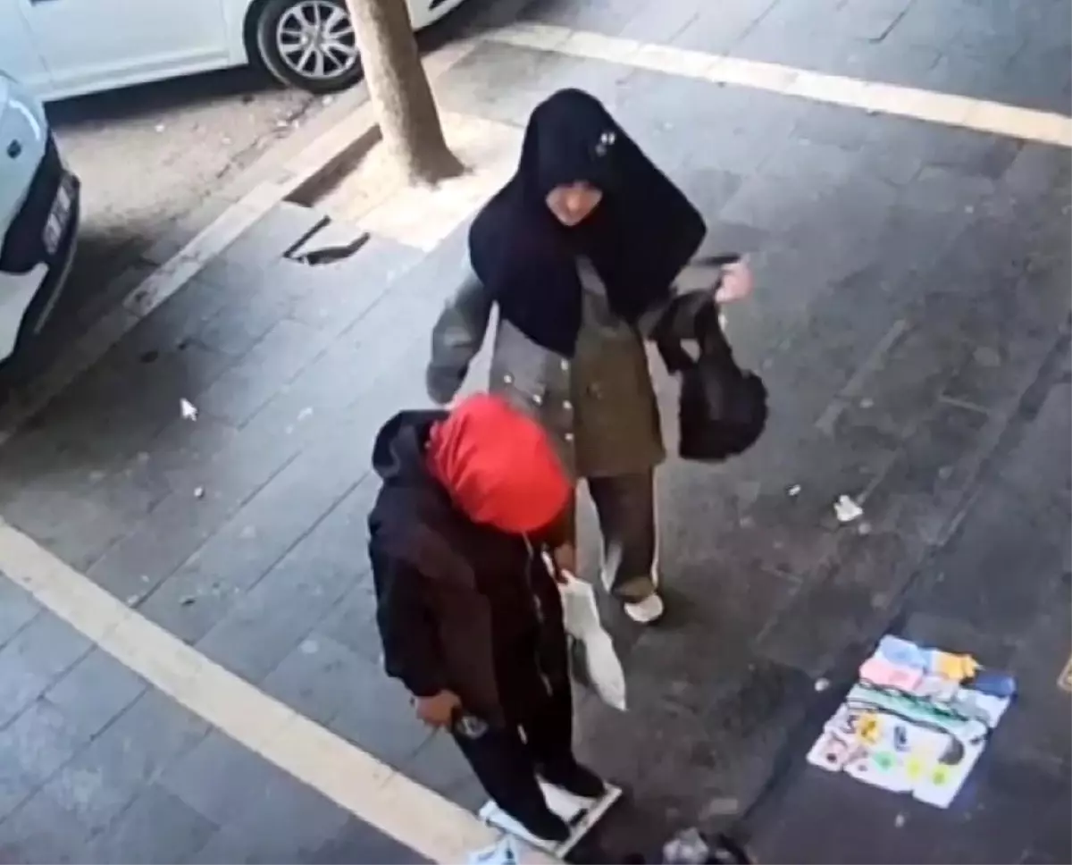 Evleri soyan 2 kadın yakalandı: 700 bin TL'lik vurgun yapmışlar