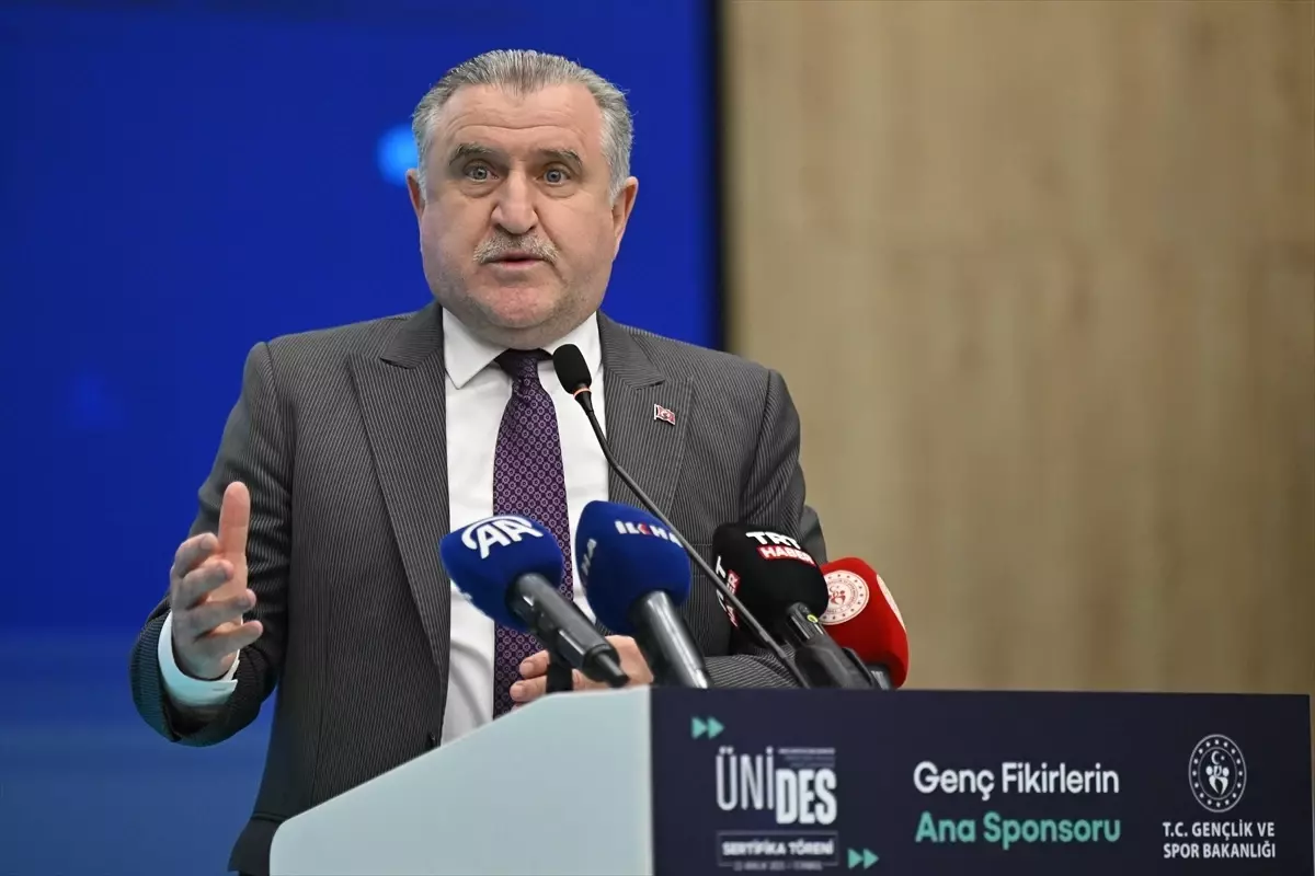 Gençlik ve Spor Bakanı Osman Aşkın Bak, ÜNİDES'in programına katıldı