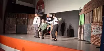Havza'da 'Kahraman Bakkal Süpermarkete Karşı' adlı oyun sahnelendi