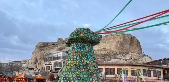 Kapadokya'da profilden yapılan peribacası maketine 2 bin 500 parçadan oluşan örgü motif giydirildi