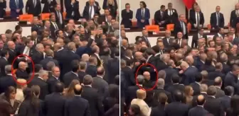 Meclis'teki yumruklu kavga esnasında dikkat çeken görüntü