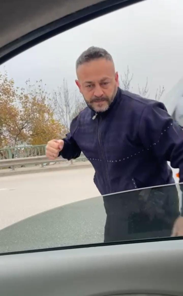 meclis uyesini sikistirip araci yumrukladi o 19378350 6037 m