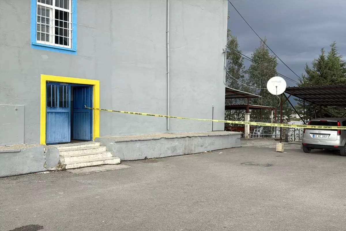 Ortaokul öğrencisi okul müdürünü tüfekle vurdu