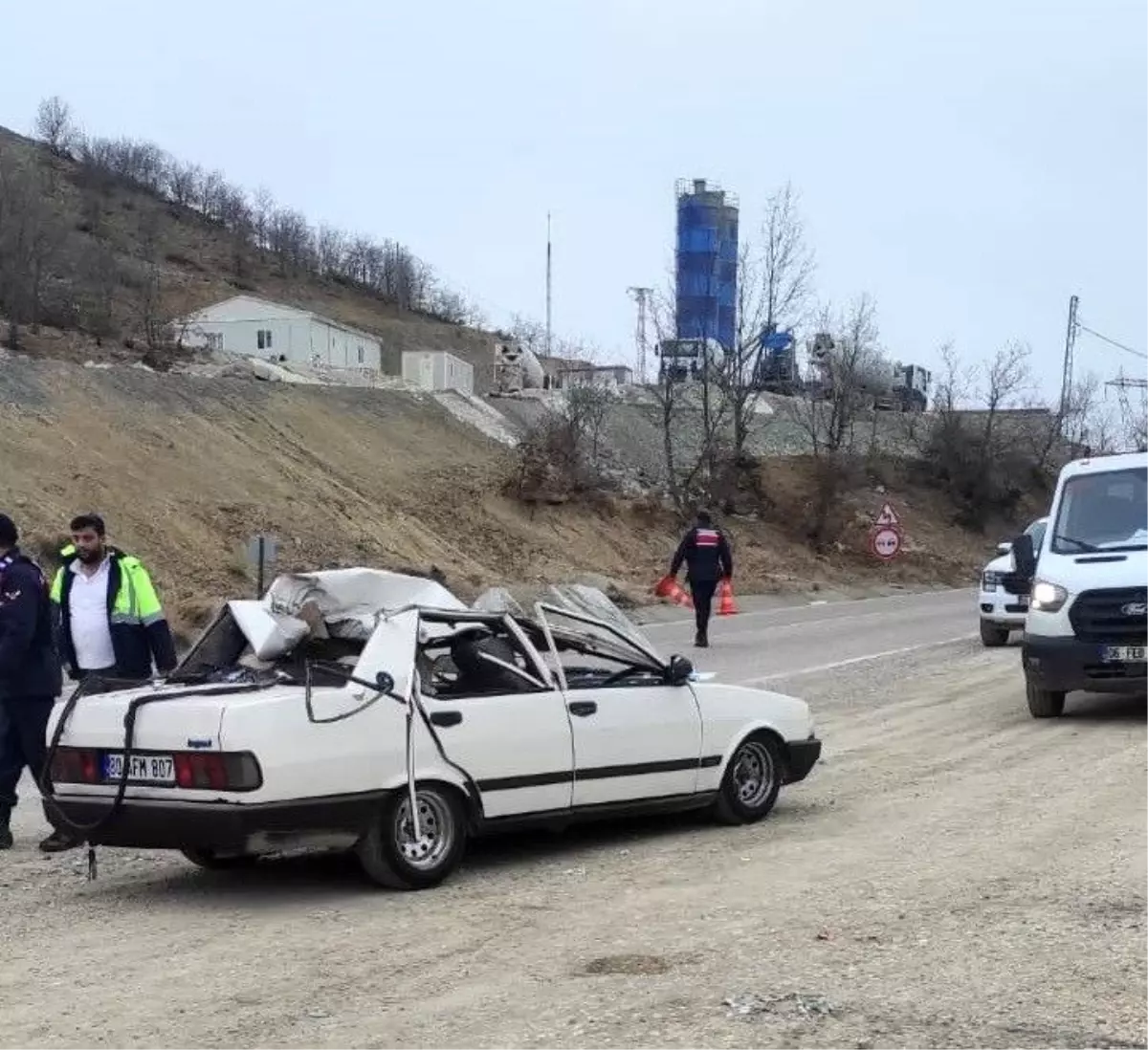 Otomobildeki 5 kişi ölümden döndü: 2 yaralı