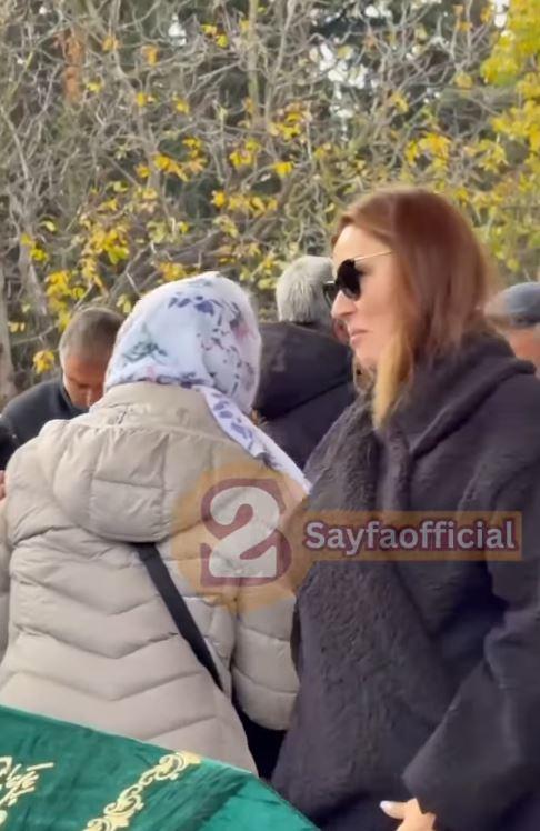 Pınar Altuğ's action did not go unnoticed! Images that drew reactions at the funeral