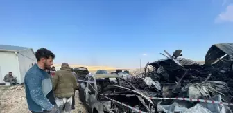 Şanlıurfa'da inşaat şantiyesinde çıkan yangında 4 araçta hasar oluştu