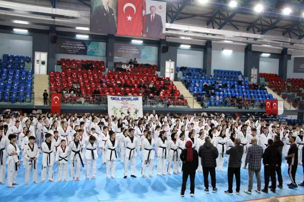 Taekwondo siyah kuşak terfi sınavları Düzce'de yapıldı