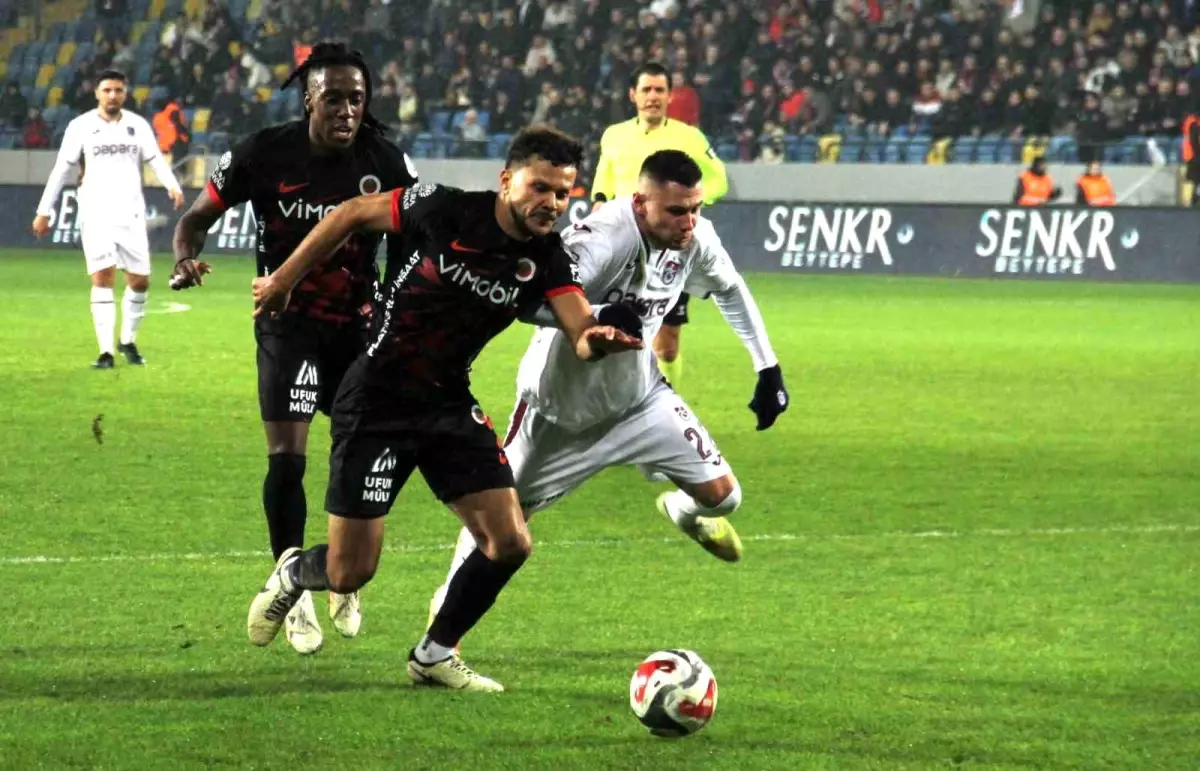 Trendyol Süper Lig: Gençlerbirliği: 2 Trabzonspor: 1 (İlk yarı)