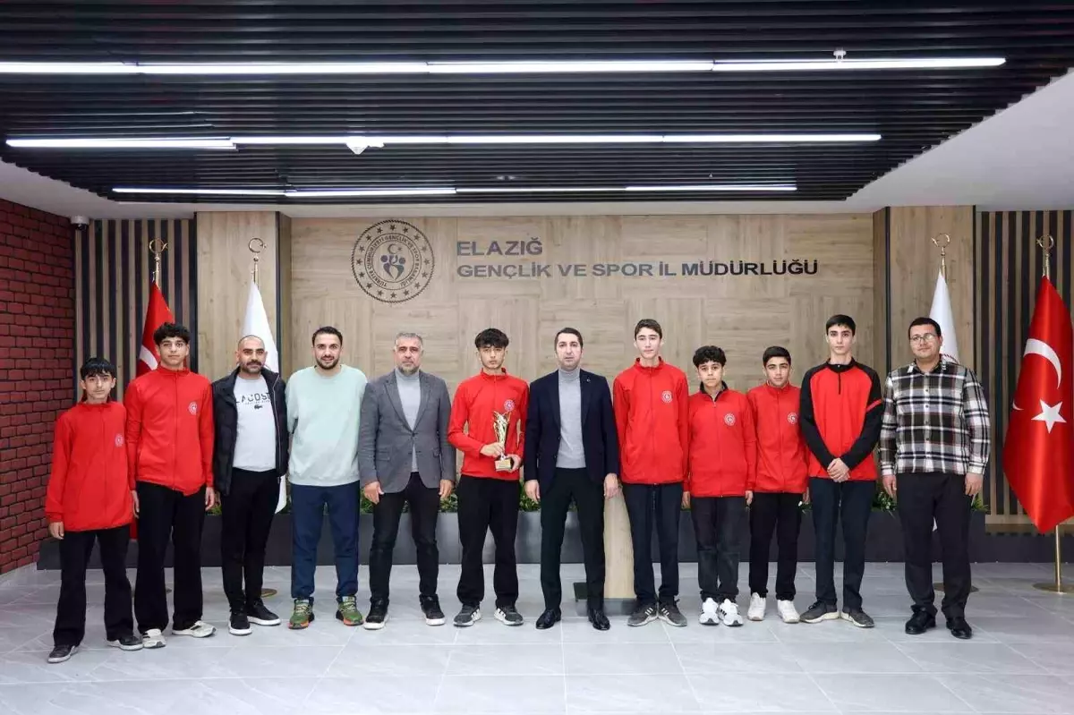 Türkiye'nin en genç hokey takımından büyük başarı