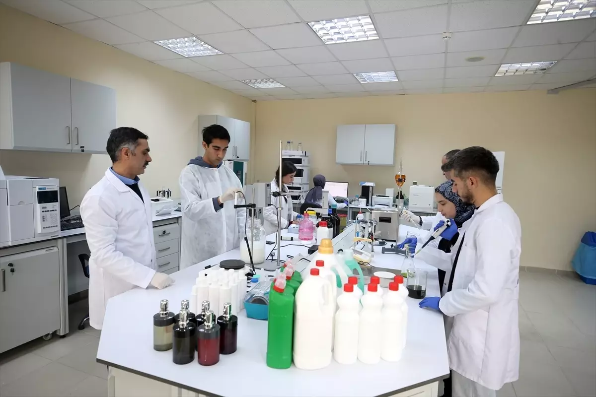 Üniversite laboratuvarında üretilen ürünlerle temizlik giderlerinden 1 milyon lira tasarruf hedefleniyor