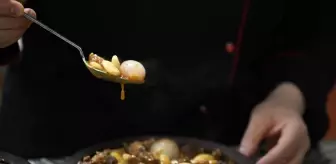 Üniversite öğrencileri Osmanlı yemeklerini 'yenilebilir parfümlerle' pazarlamak istiyor