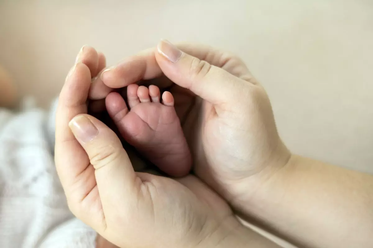 Yeni doğan bebekte diş varsa ve sallanıyorsa acil müdahale gerekebilir