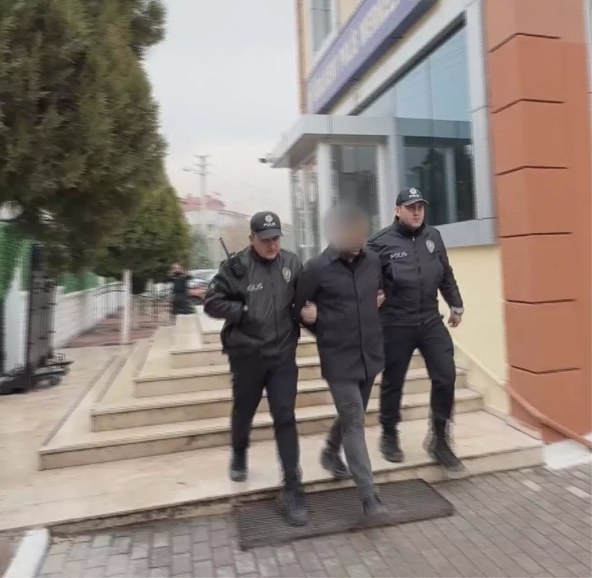 Alkollü sürücü, kaçarken 2 polisi yaraladı: Tutuklandı