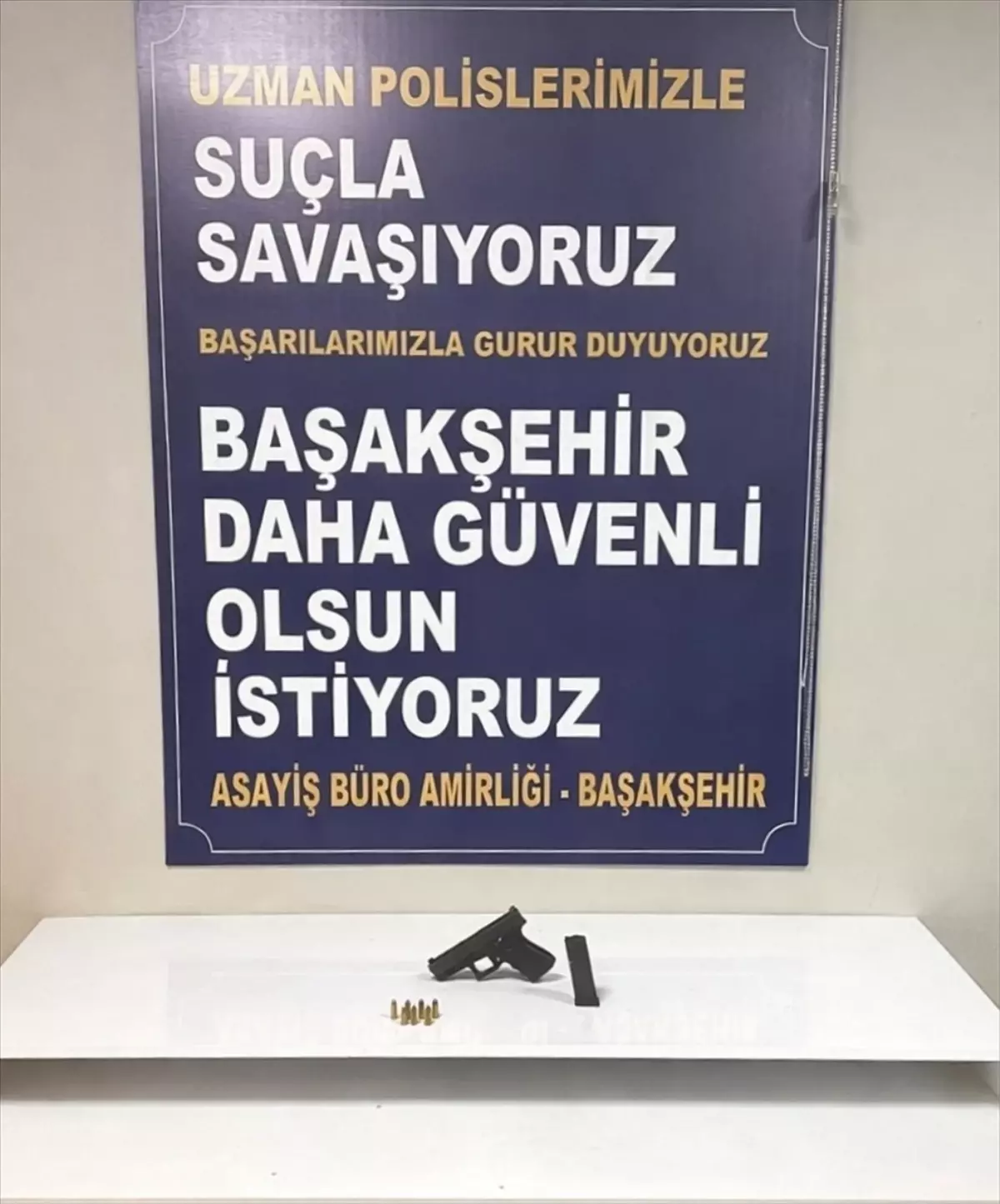 Başakşehir'de banka çıkışında silahla ateş edilmesine ilişkin 2 kişi yakalandı