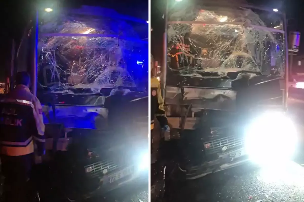 Batman'da midibüs çekiciye çarptı: 11 yaralı