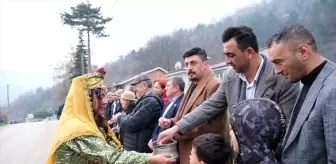 Bursa'nın İnegöl ilçesinde 'Toprağın Uykusu' etkinliğinde köy seyirlik oyunları oynandı