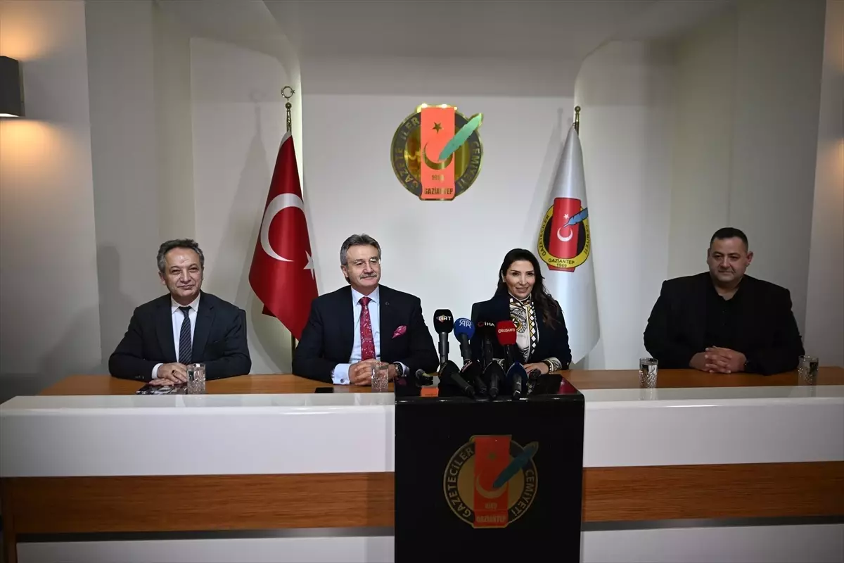 Devlet eski bakanı Kürşat Tüzmen, Gaziantep'te basın mensuplarıyla buluştu