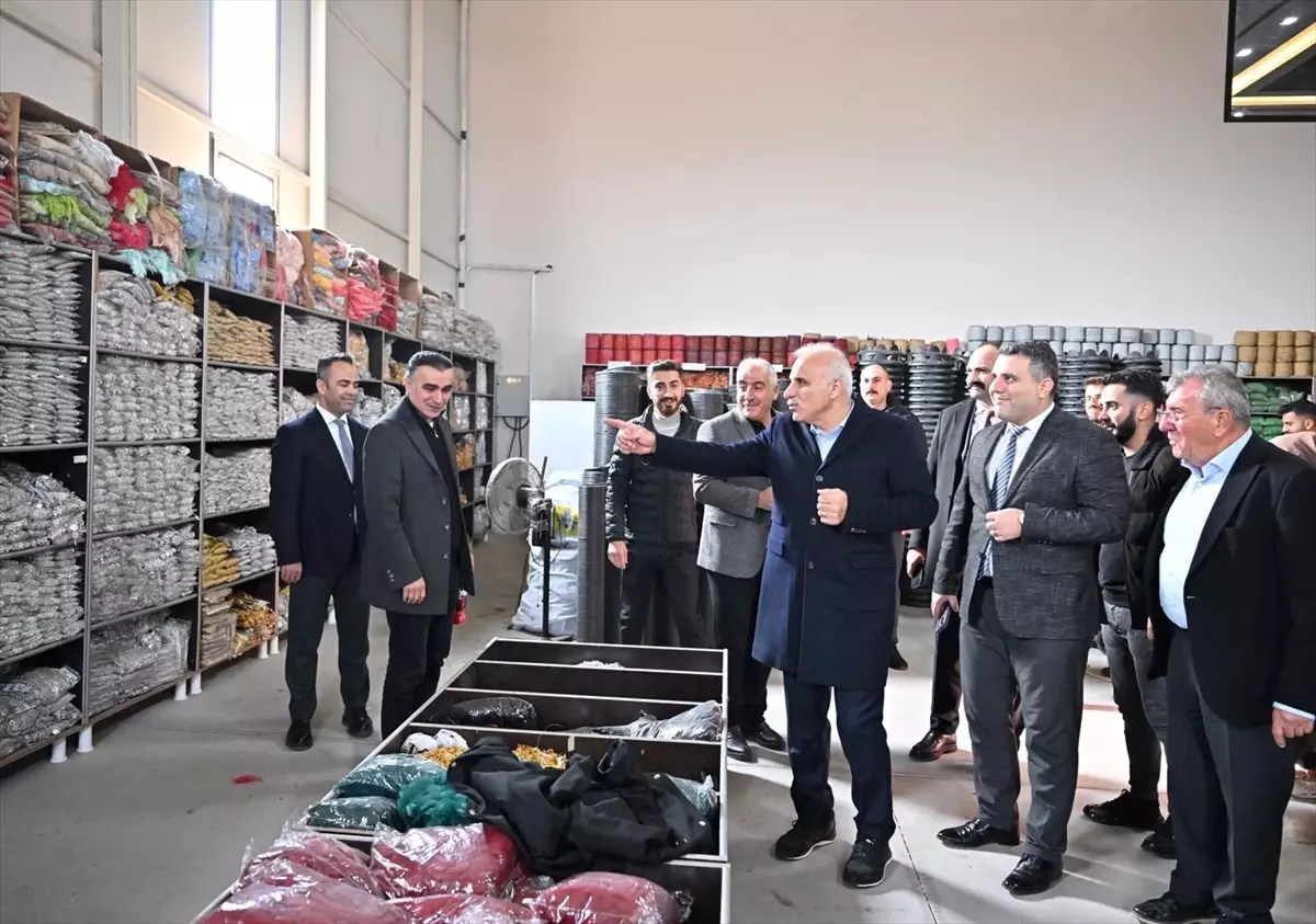 Diyarbakır Valisi Zorluoğlu Karacadağ OSB'de incelemelerde bulundu