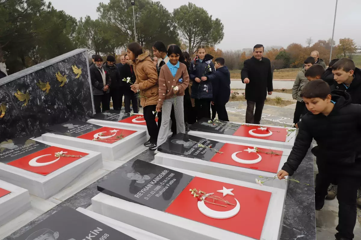 Edirne'de yenilenen 'Eğitim Şehitleri Anıtı' törenle açıldı