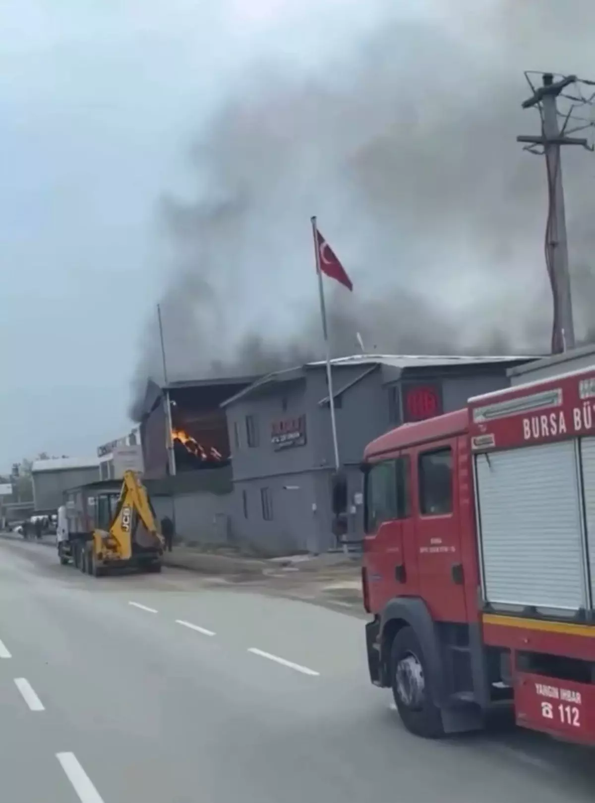 Fabrika deposunda yangın