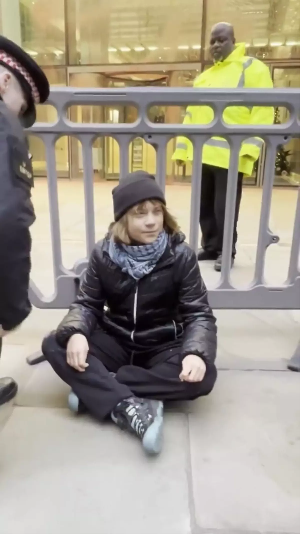 Greta Thunberg, Londra'daki Filistin eyleminde gözaltına alındı