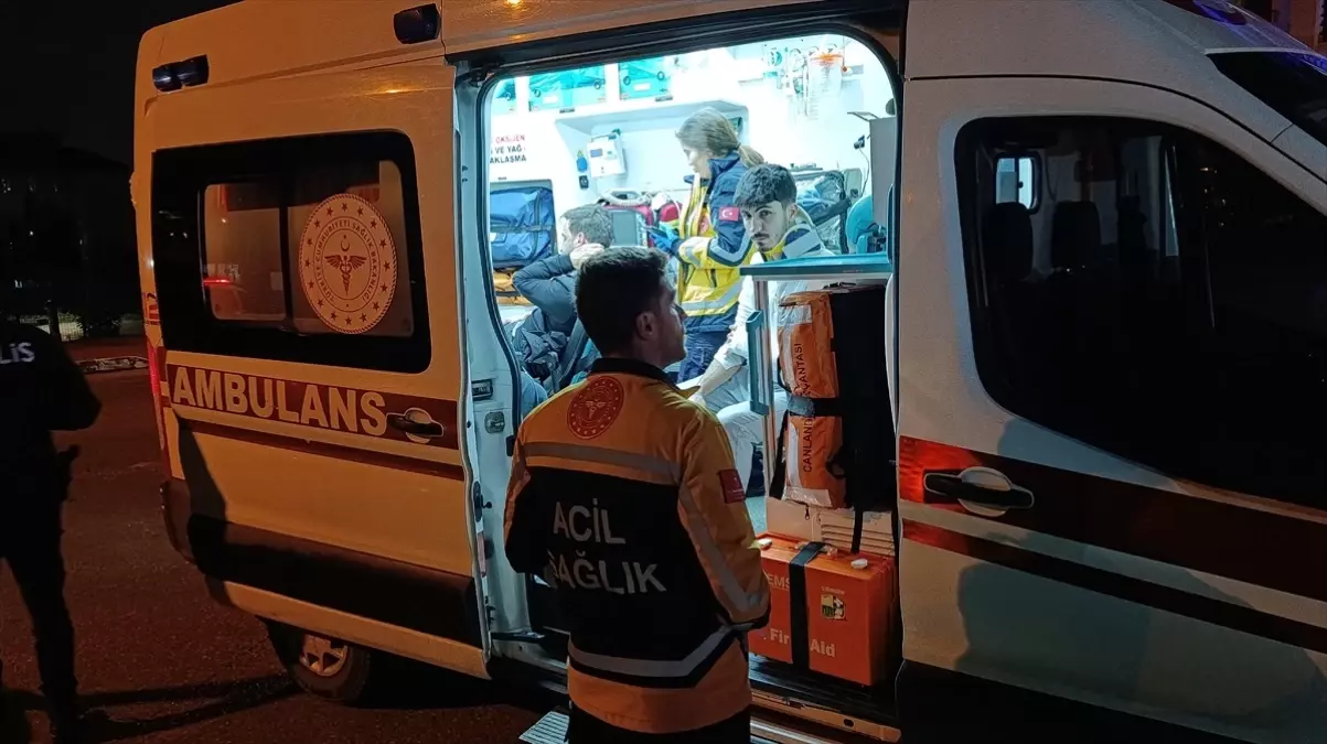 Kocaeli'de iki otomobilin çarpıştığı kazada 2 kişi yaralandı