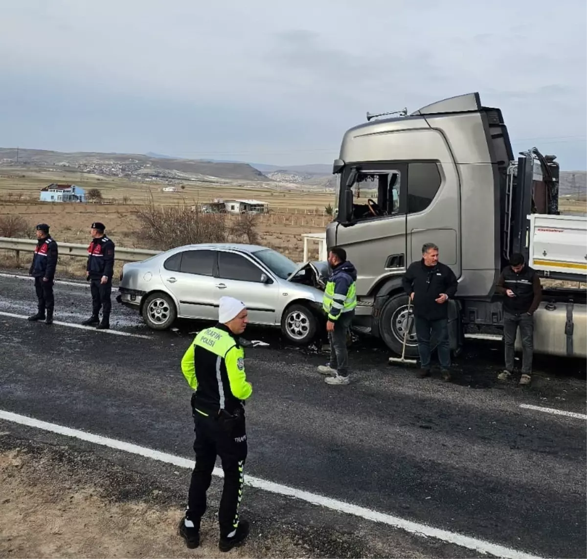 Nevşehir'de TIR ile otomobil çarpıştı: 1 ölü, 3 yaralı