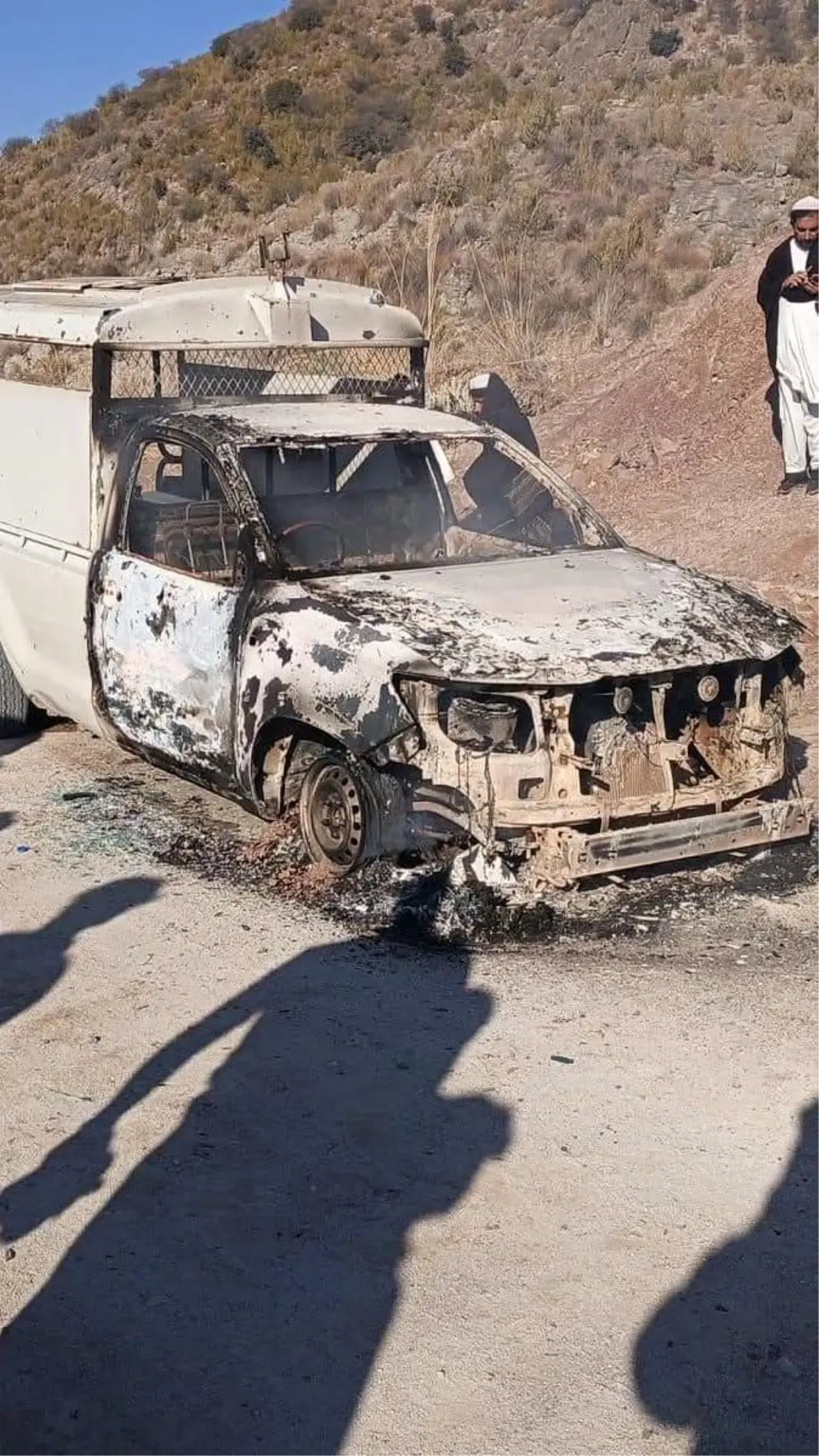 Pakistan'da güvenlik güçlerine yönelik silahlı ve bombalı saldırı: 5 ölü