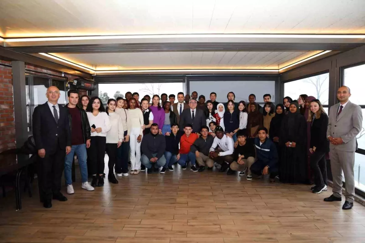 Rektör Özölçer, geleneksel Karaelmas TÖMER kahvaltısında kültür elçileriyle buluştu