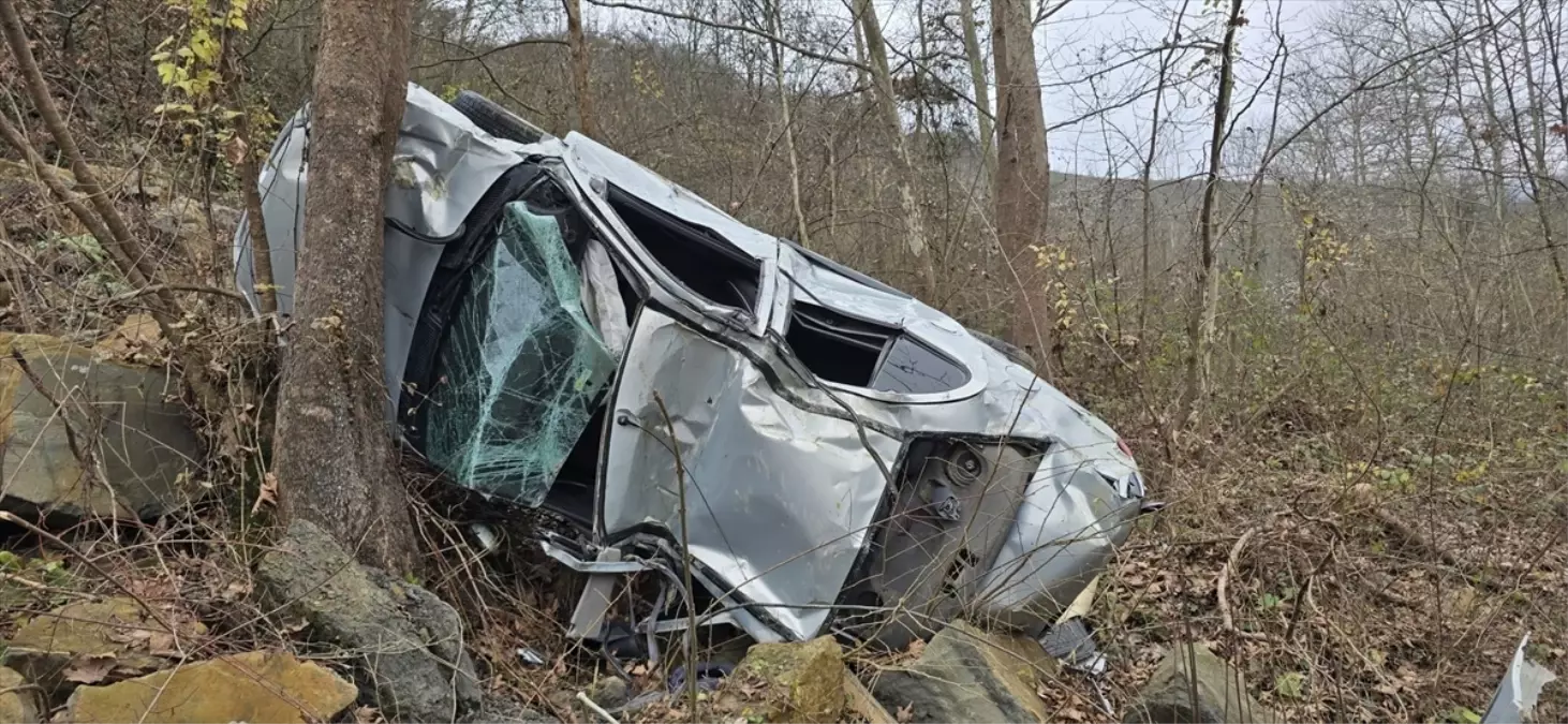 Samsun'da devrilen otomobildeki 1 kişi öldü, 1 kişi yaralandı