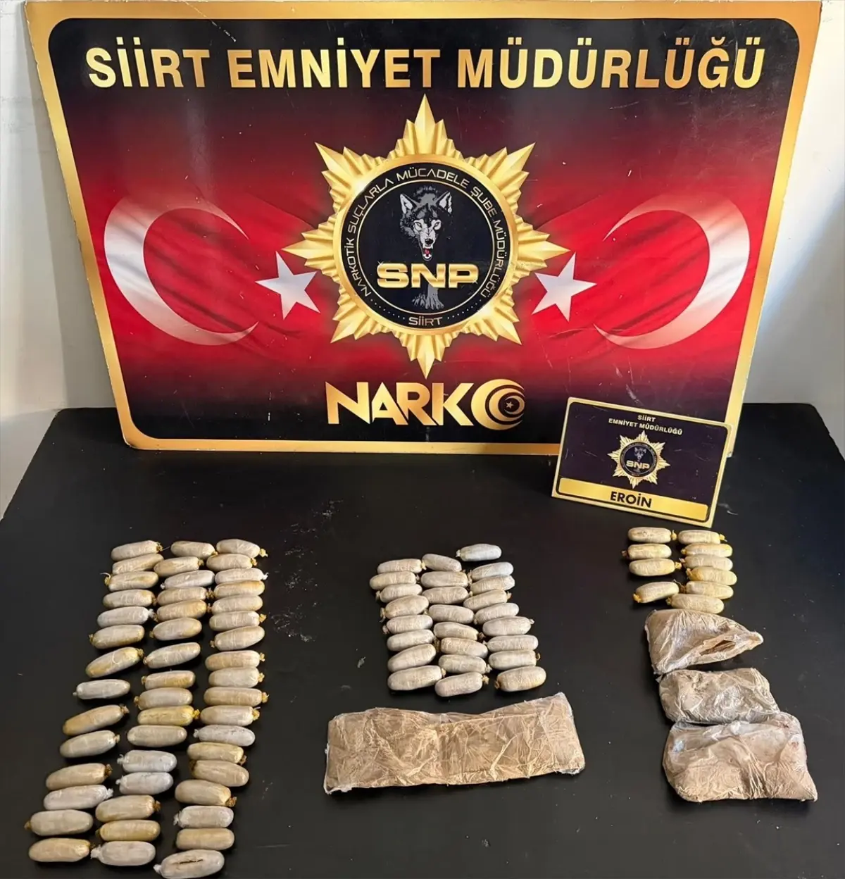 Siirt'te midelerinde uyuşturucu bulunan yabancı uyruklu 4 şüpheli tutuklandı