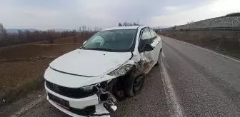 Tokat'ta iki otomobilin çarpıştığı kazada 3 kişi yaralandı