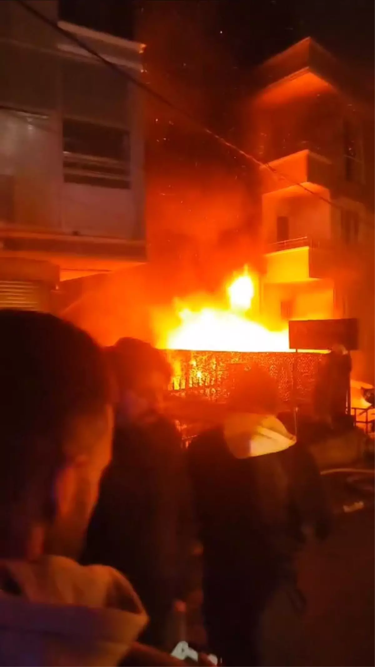 Ümraniye'de iş yerinde yangın