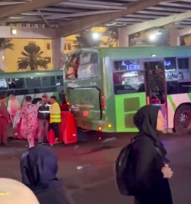 Umre için Mekke'ye giden Türk kafileye otobüs çarptı: Ölü ve yaralılar var