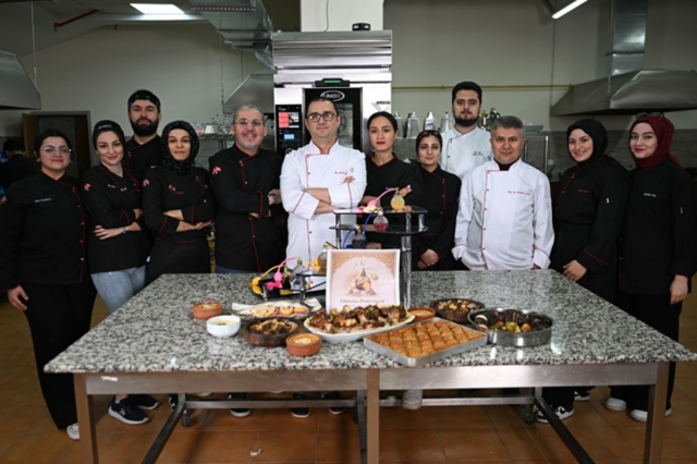 Üniversite Öğrencileri Yemekler İçin 6 Çeşit Yenilebilir Parfüm Üretti