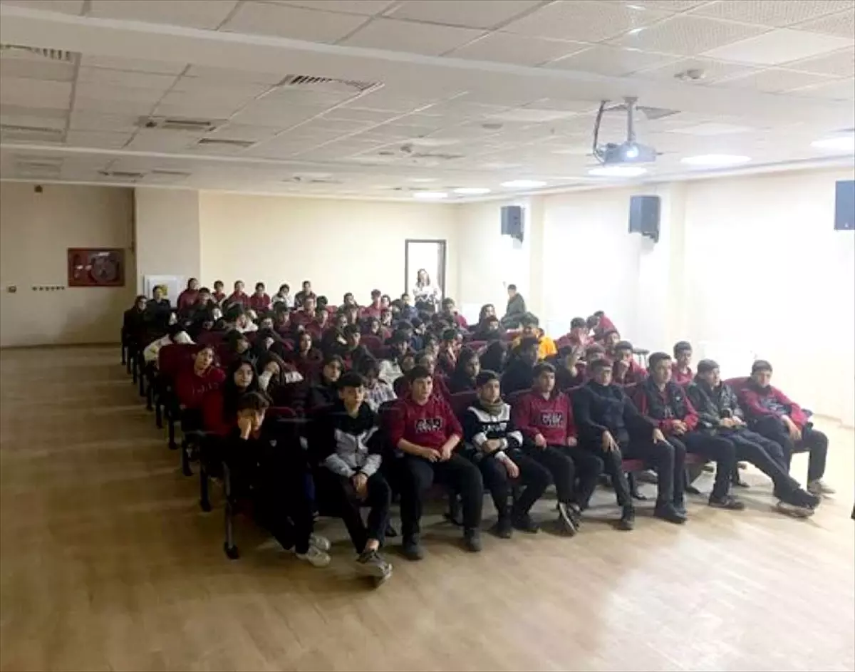Yeşilay Şanlıurfa Şubesi'nden öğrencilere bağımlılıkla mücadele eğitimi