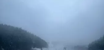 Yıldıztepe Kayak Merkezi'nde kar yağışı etkili oluyor