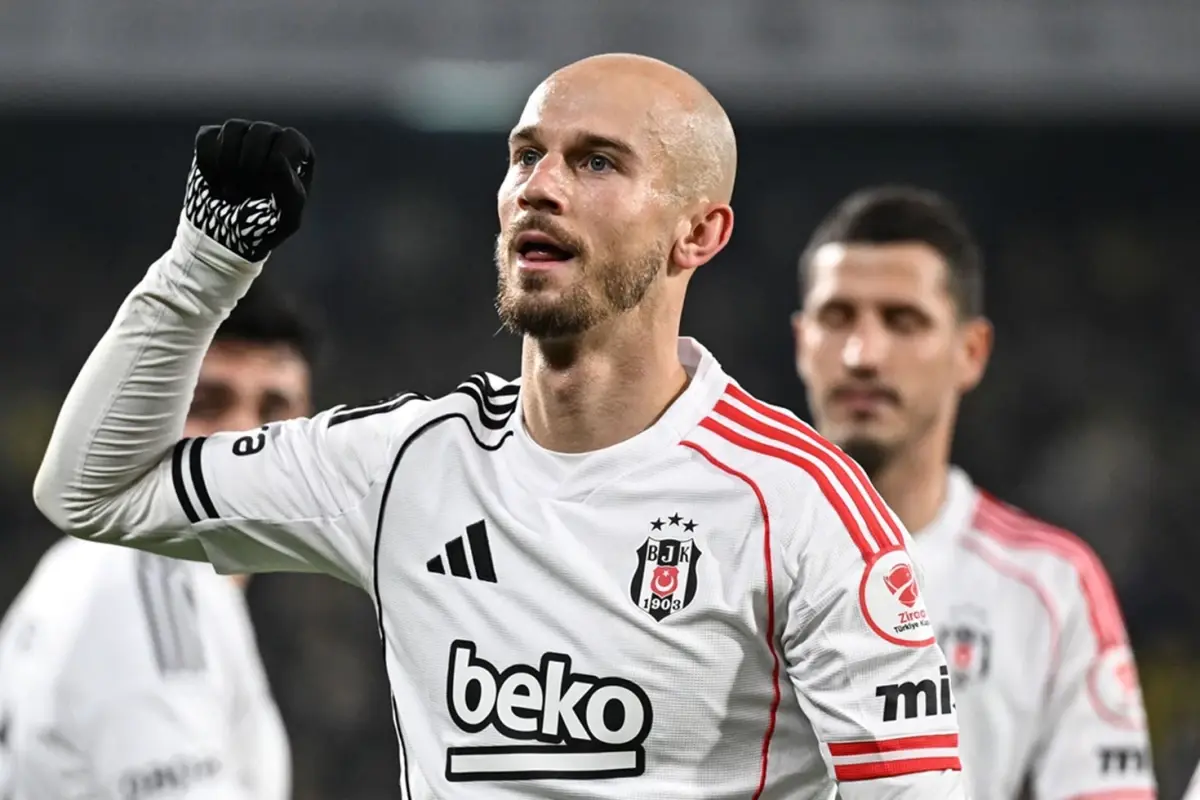 Yılın son derbisinde Beşiktaş, Fenerbahçe'yi 90+1'de yıktı