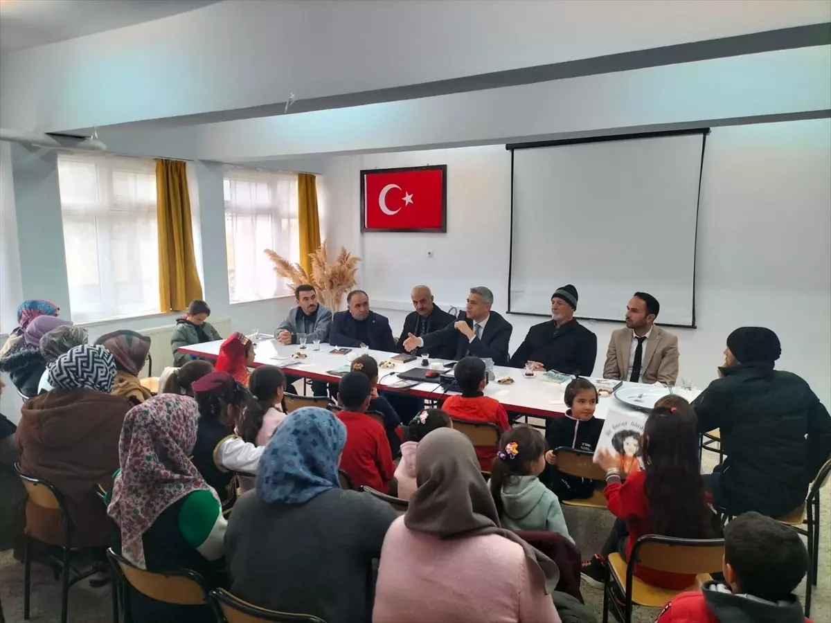 Alaca'da öğrenci ve velilerle kitap okuma etkinliği yapıldı