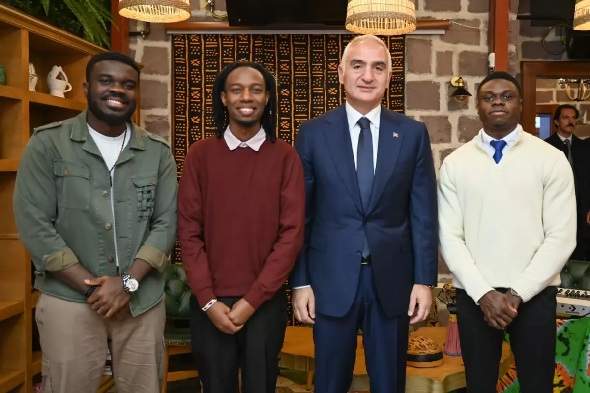 Kültür ve Turizm Bakanı Afrika Kültür Evi'ni Ziyaret Etti